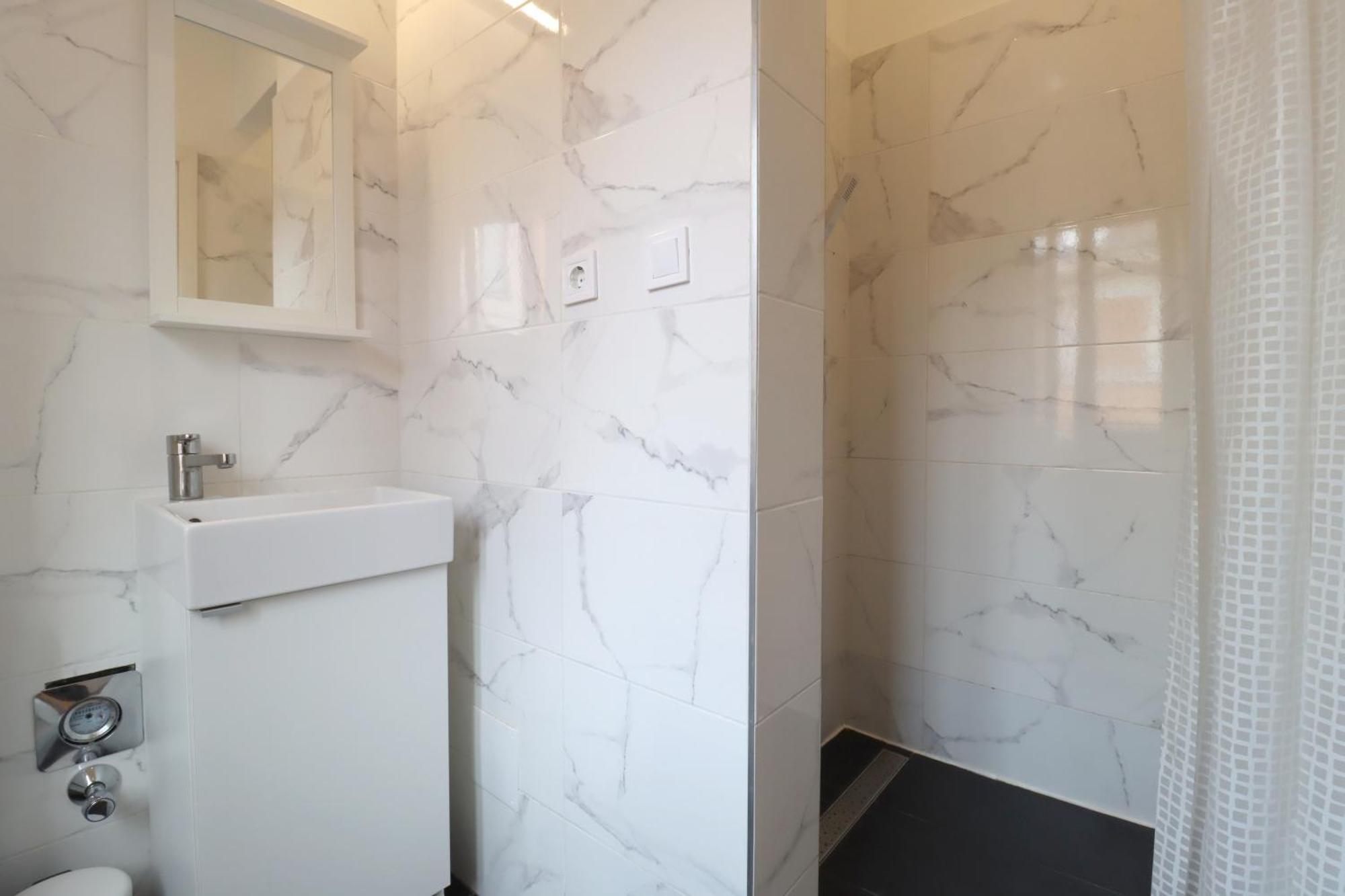 A13 Downtown With Parking Apartment Budapest